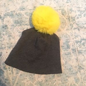 Oh baby! Grey with yellow Pom Pom hat